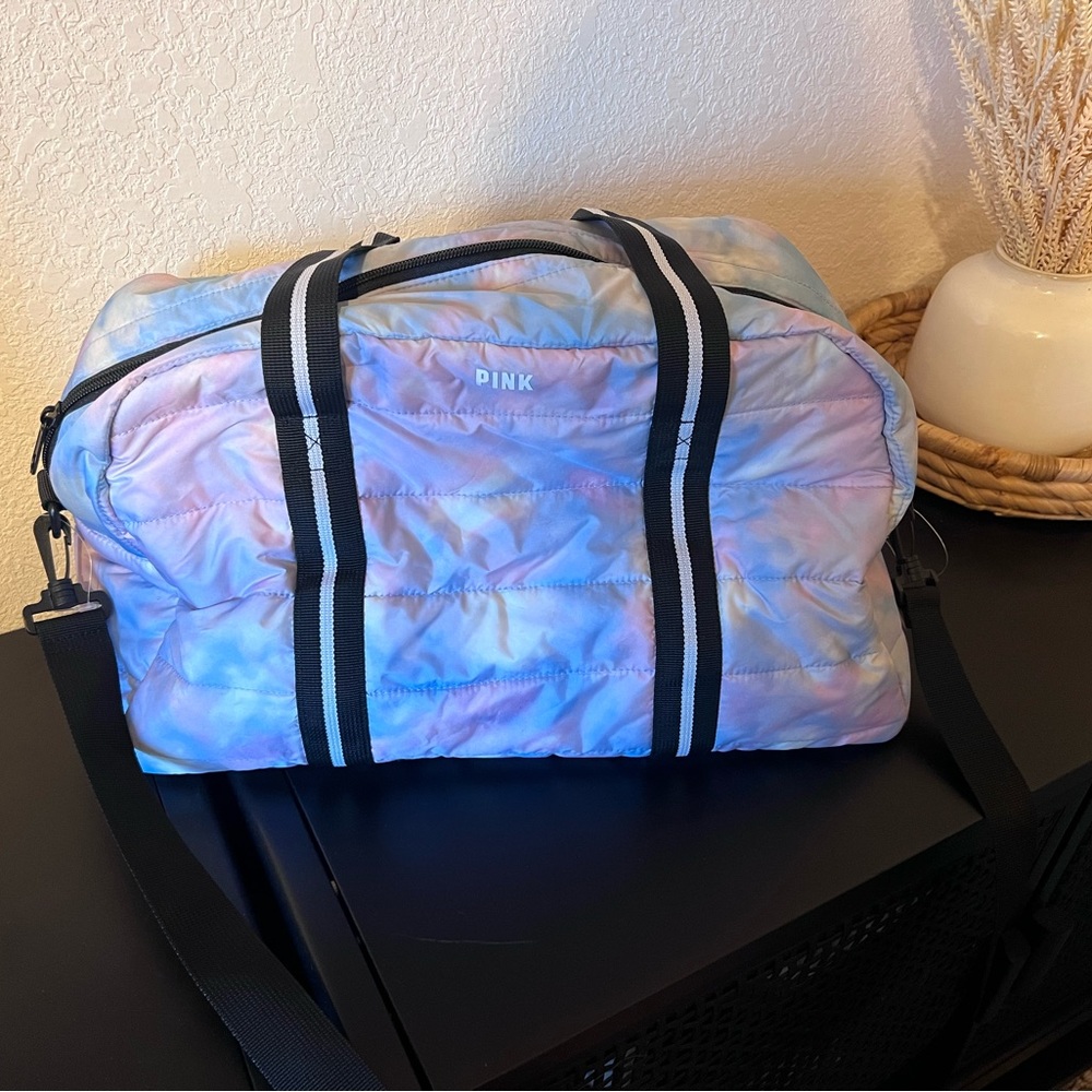 Victoria's Secret PINK Rainbow Sunset Tie Dye 
Duffle Bag NEW with out tags